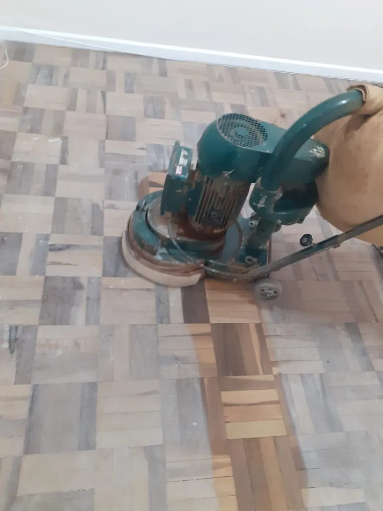 Raspagem e Lixamento Piso de Madeira