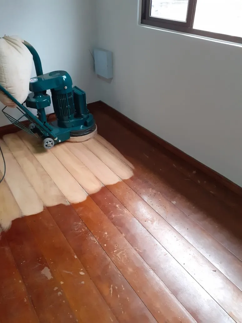 Raspagem e Lixamento Piso de Madeira
